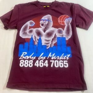 MArket Burgundy Tee with gorilla size Small‎